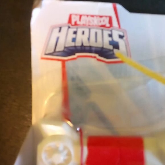 Playskool Heroes Marvel Super Hero Adventures Talon Copter With Marvel's Falcon - Picture 4 of 4